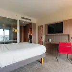 Novotel Bosphorus מלון 5*